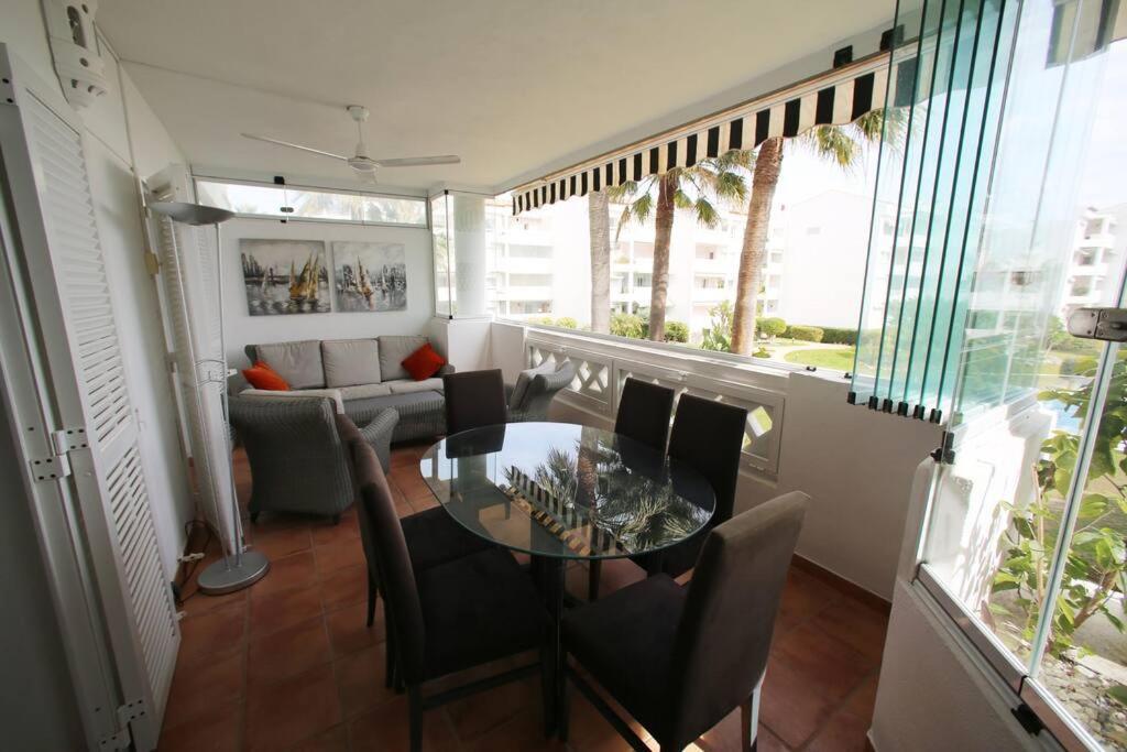 Stylish, Spacious With Sea View Apartamento