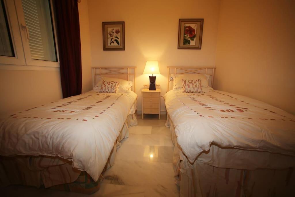 Stylish, Spacious With Sea View Apartamento