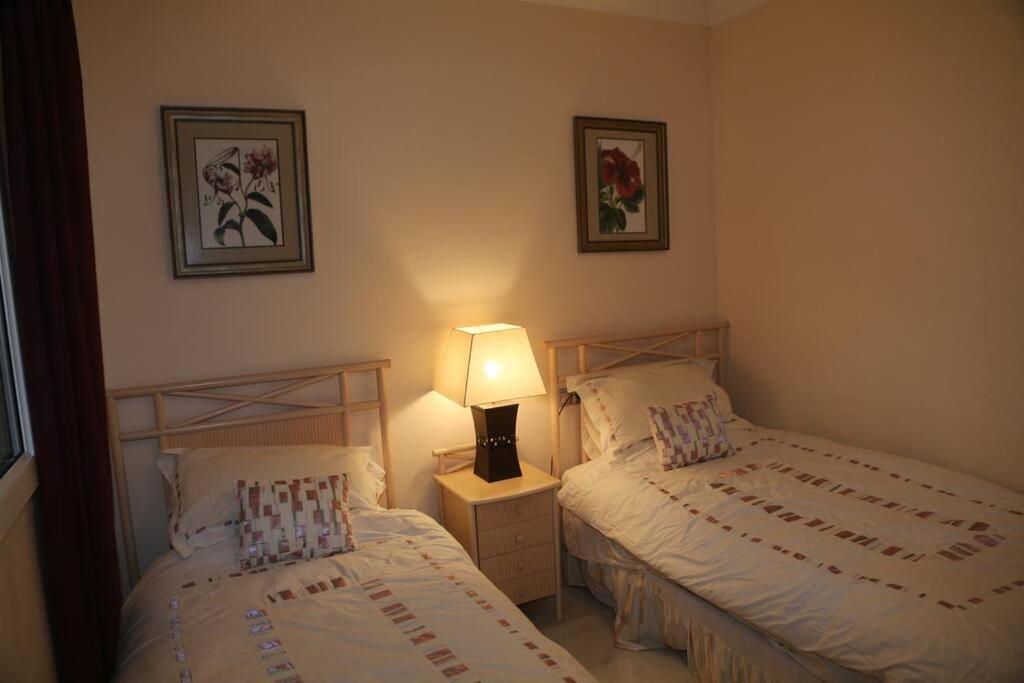 Stylish, Spacious With Sea View Apartamento