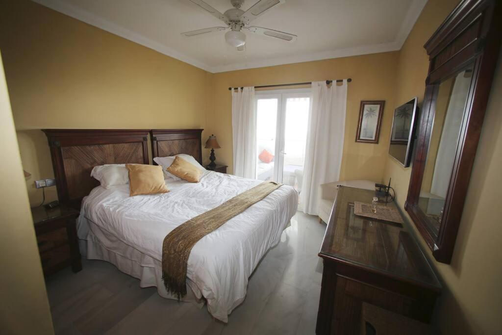 Stylish, Spacious With Sea View Apartamento